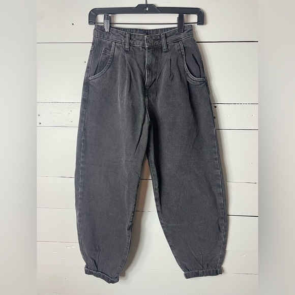 Pants - ZARA Paperbag Balloon Leg Pleated High-Rise Jeans Size 0